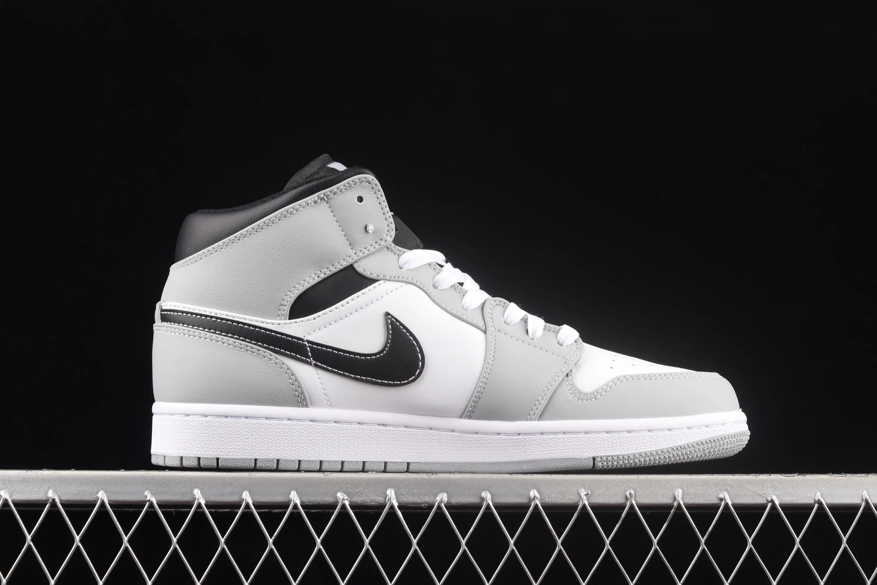 All categories Air Jordan Jordan series basketball shoes Air Jordan 1 Mid Air Jordan 1 Mid AJ1 Joe 1 ice blue gray China casual sneakers 554724-078